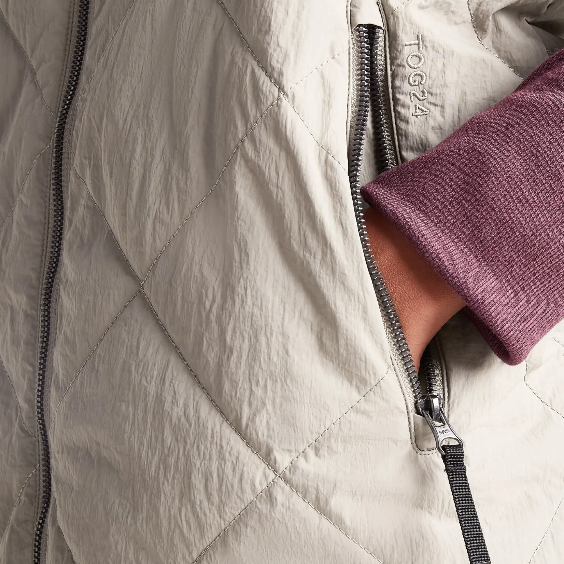 Anda Womens Shower Resistant Insulated Gilet - Dark Taupe