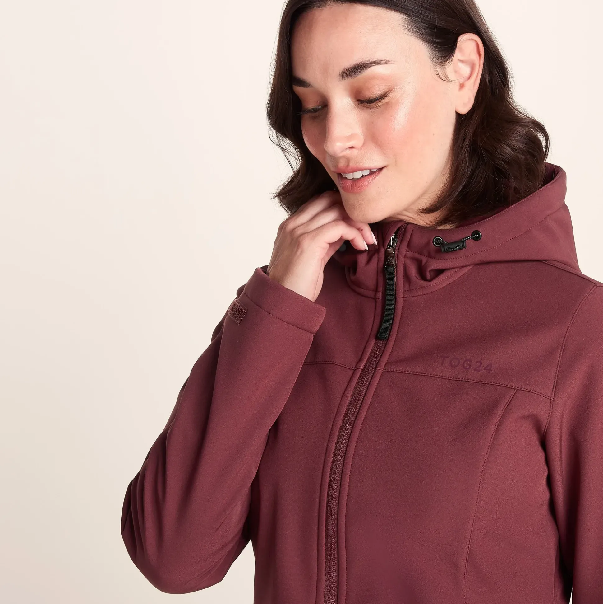 Keld Womens Long Shower Resistant Hooded Softshell Jacket - Burgundy