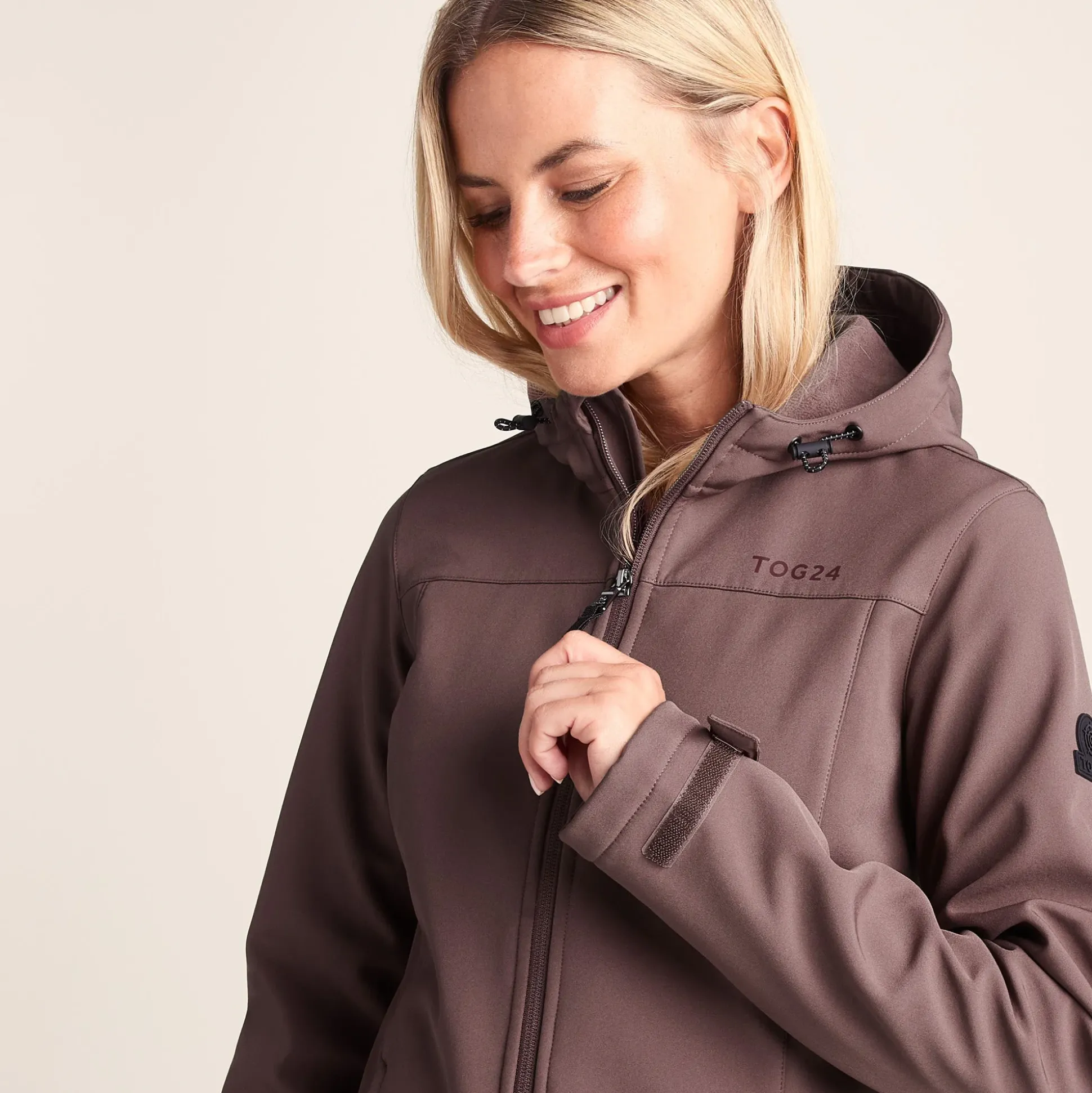 Keld Womens Shower Resistant Hooded Softshell Jacket - Dark Mauve