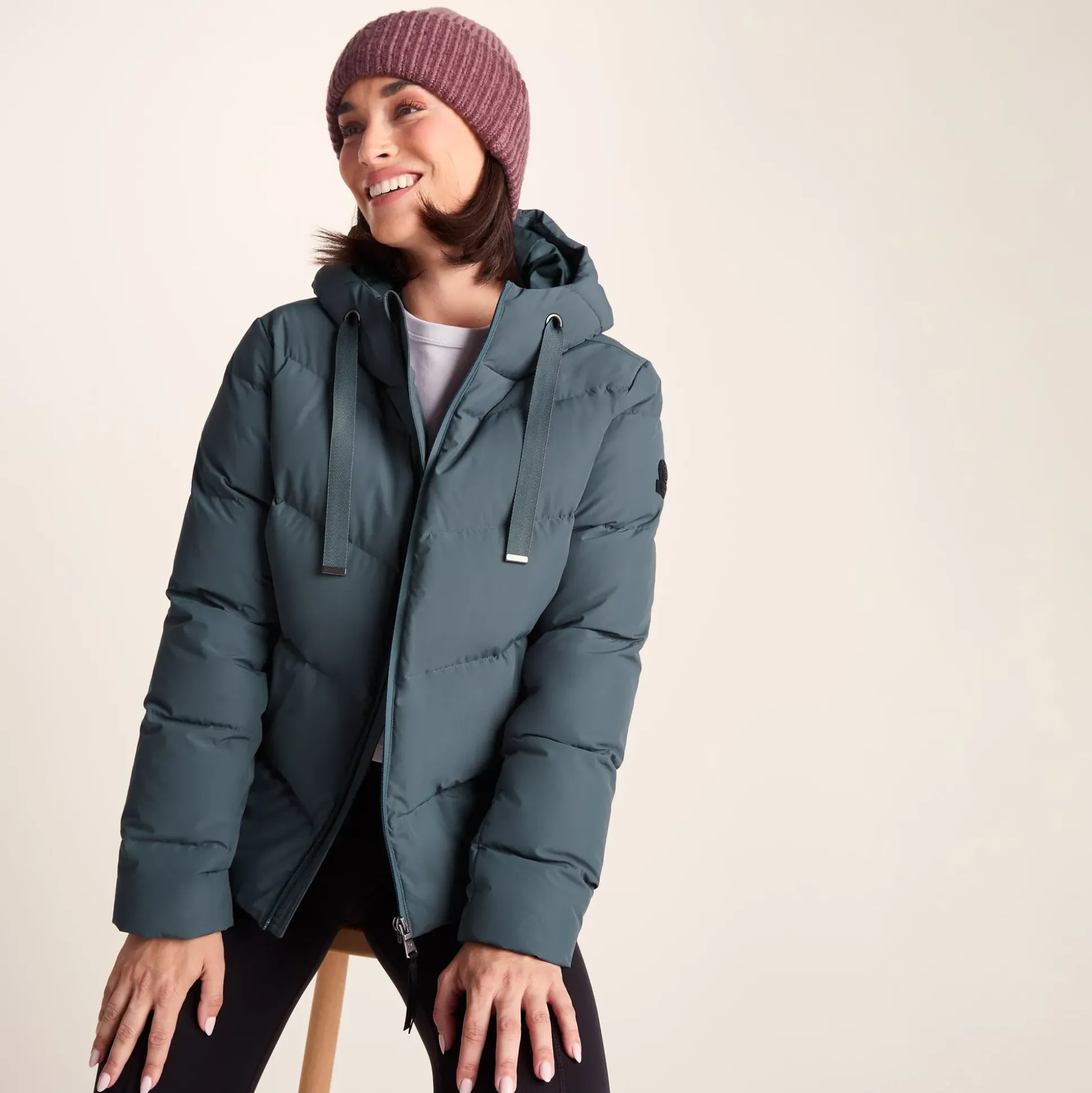 Raleigh Luxe Womens Shower Resistant Down Insulated Jacket - Graphite