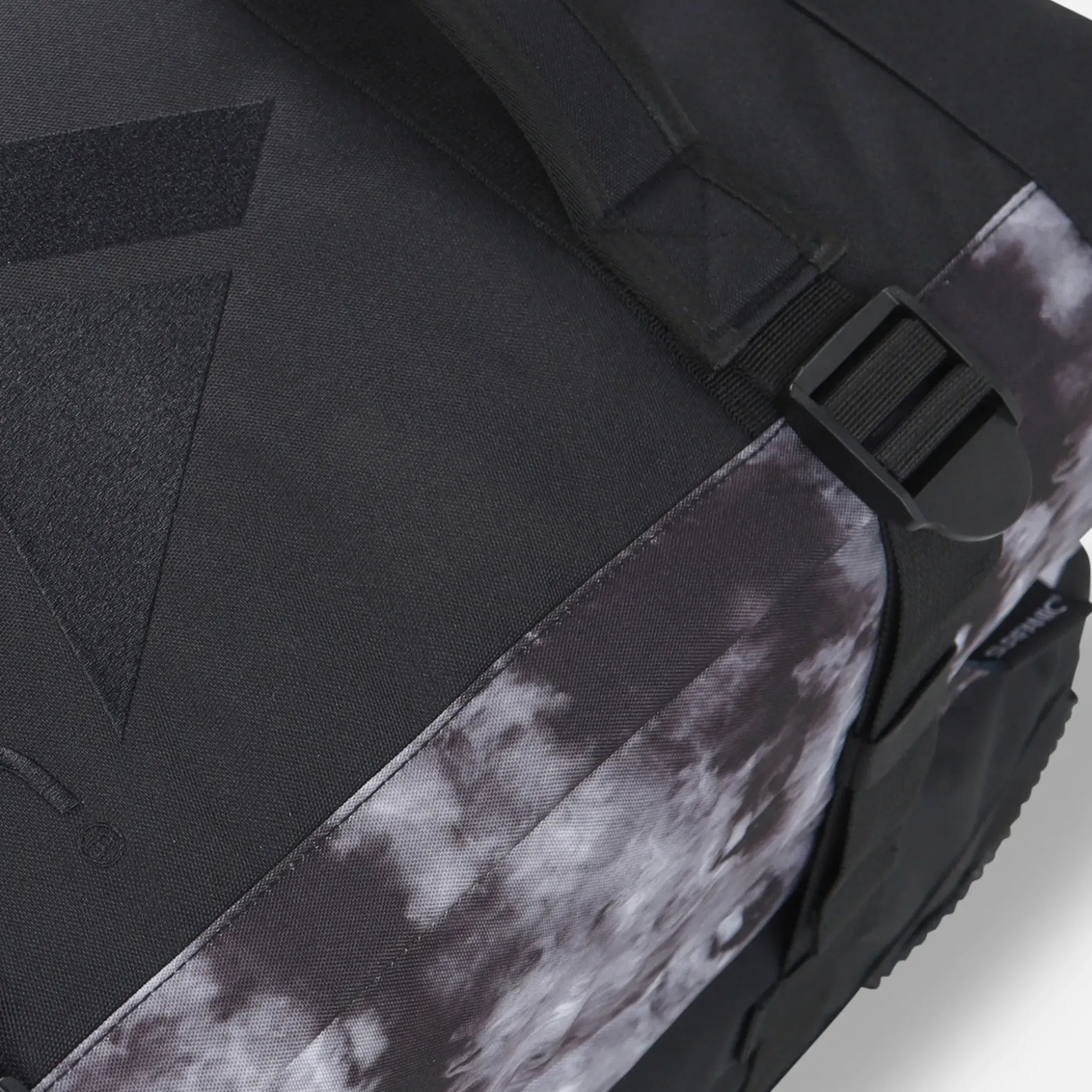 Surfanic Maxim 3.0 70L Roller Bag - Frostbite